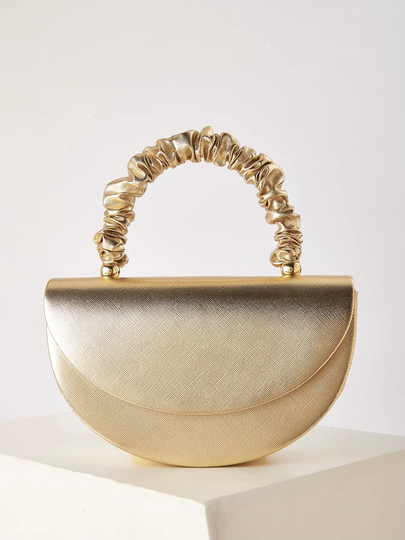 Beautiful and Shiny Pleated Clutches and Evening Bags, Bridal Wedding Clutches Are Suitable for Attending Banquets and Parties.